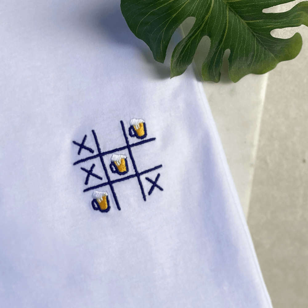 Sbam Design T-Shirt ricamata – Tris birre In Vendita
