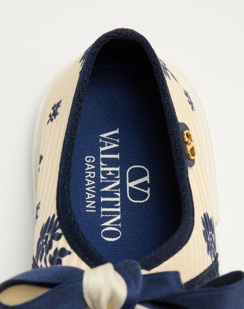 Valentino Handbags Sneaker Ballerina Bay By Bay In Tessuto Papier Floral per Donna in Blu/avorio | Valentino IT Prezzo Ridotto