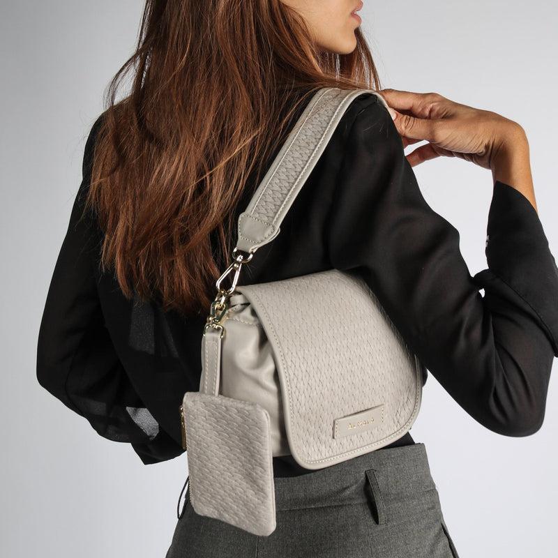 ALMALA PUFFY BAG | CEMENTO Pezzi Unici